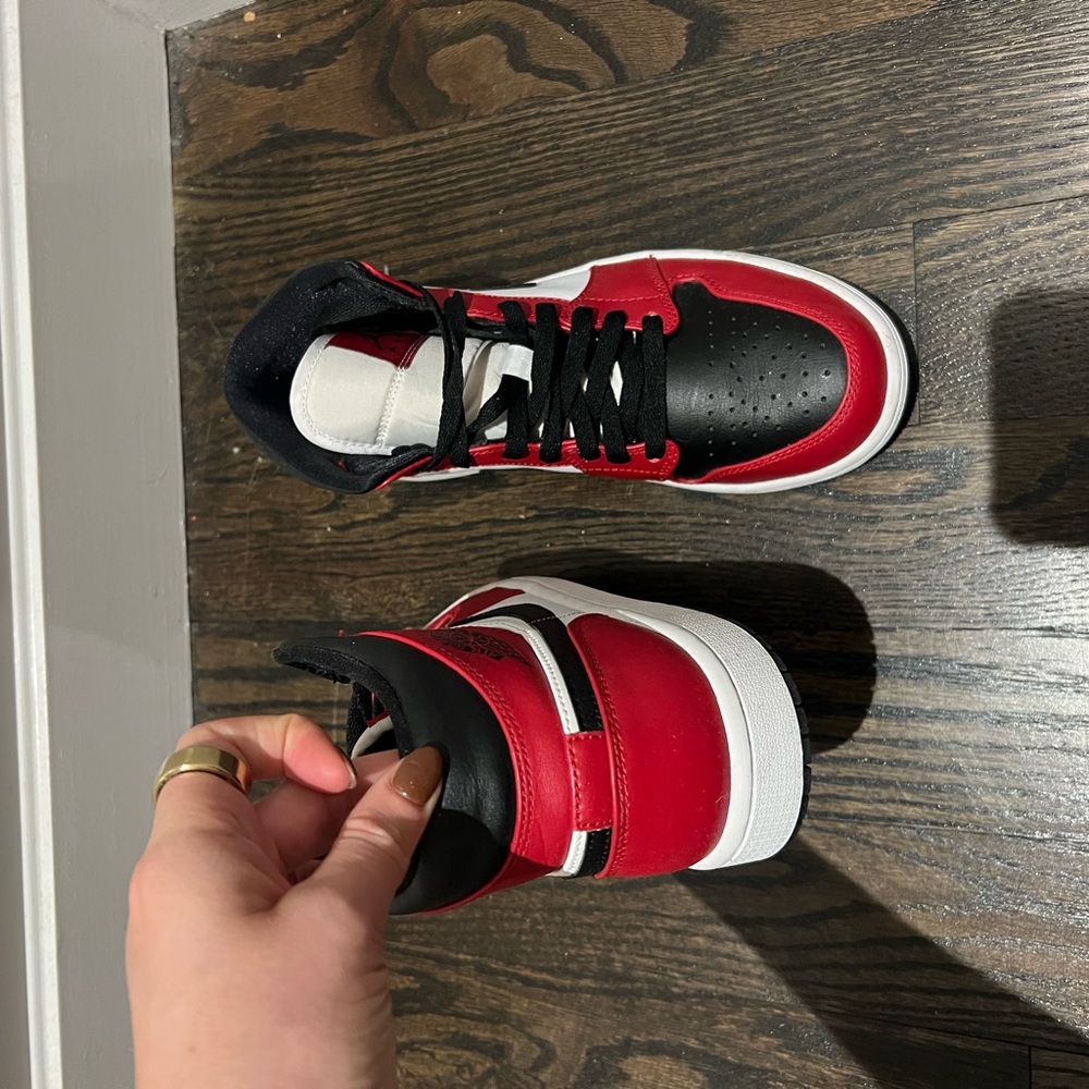 Jordan 1 Mid Chicago Toe